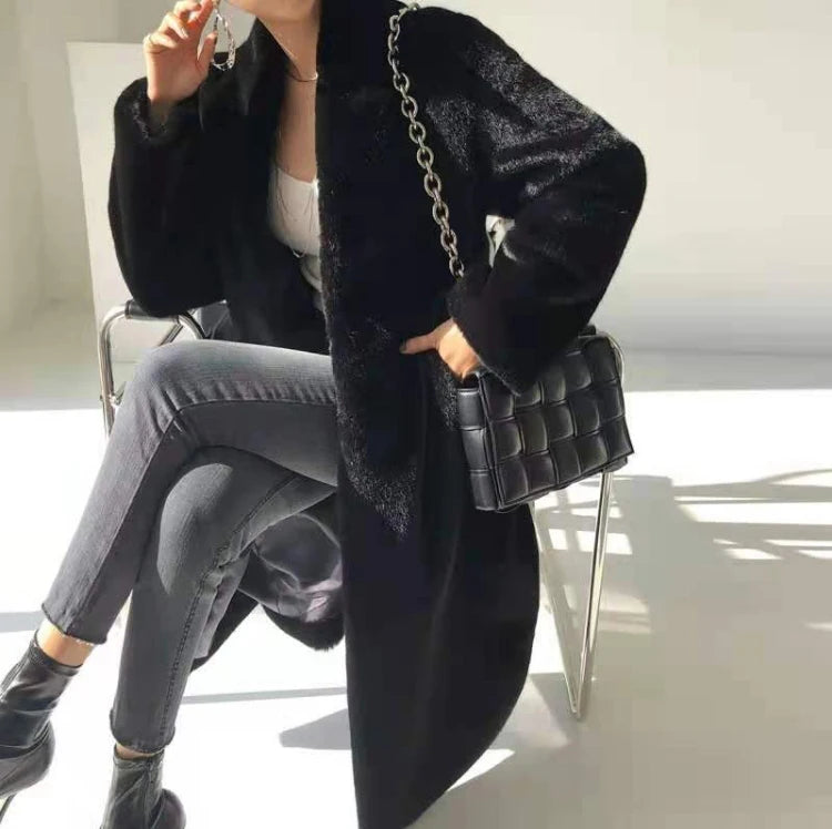 Manteau long et élégant en faux vison noir pour femme