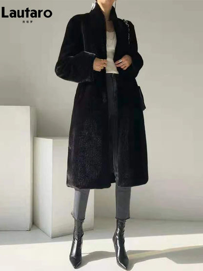 Manteau long et élégant en faux vison noir pour femme