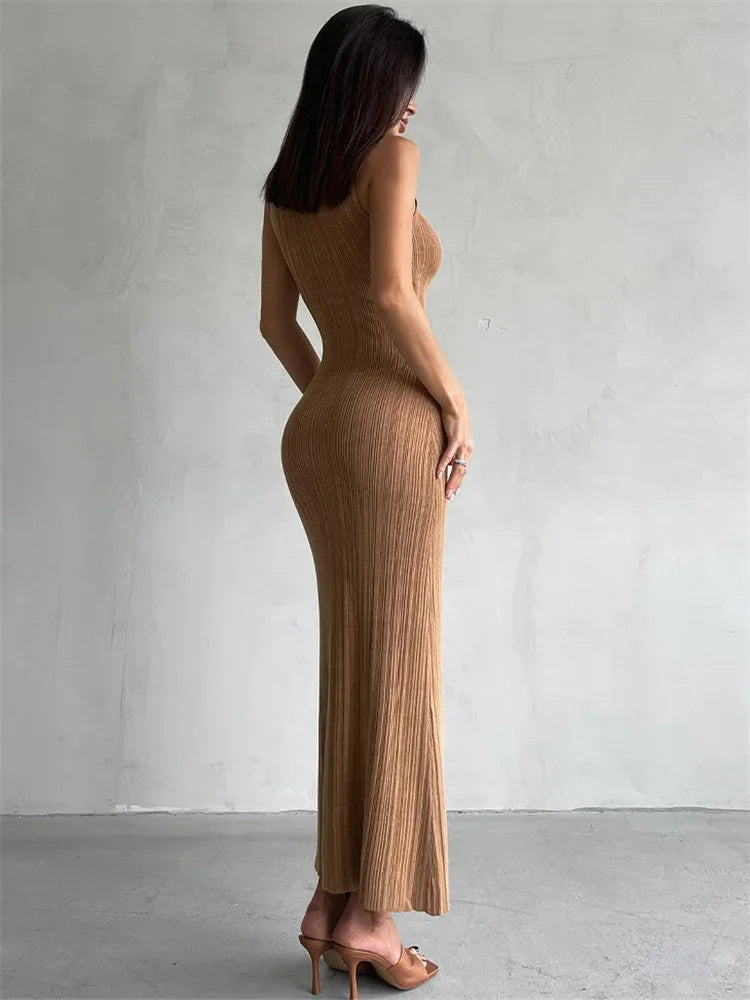 Robe longue à col roulé et sans manches pour femme