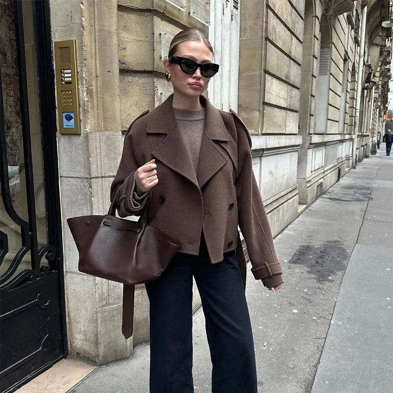 Manteau élégant en laine marron pour femme