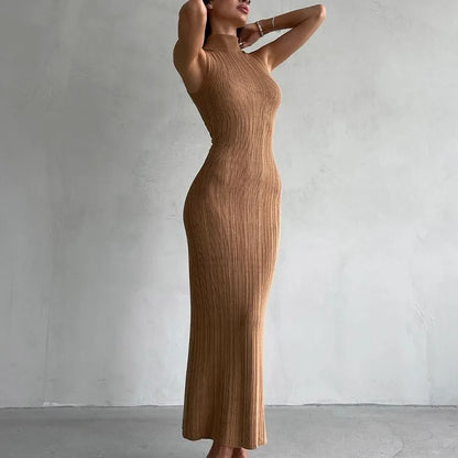 Robe longue à col roulé et sans manches pour femme